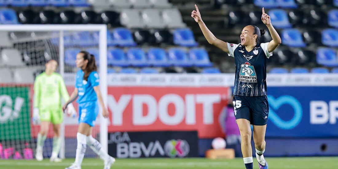 Aline Gomes festeja su gol ante Monterrey en la ida de las semifinales.
