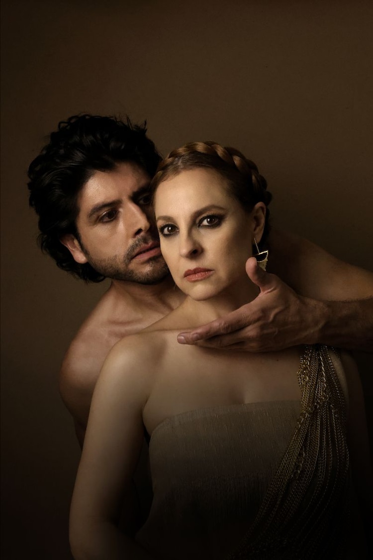 La niña en el altar. Teatro