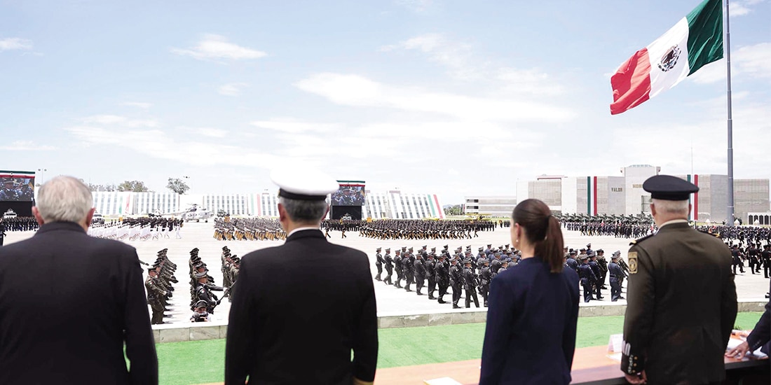 LA PRESIDENTA, ayer, con los titulares de Marina y Defensa en Jalisco.