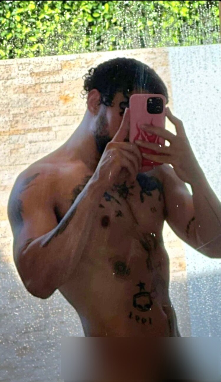 Bad Bunny publica foto sin nada de ropa