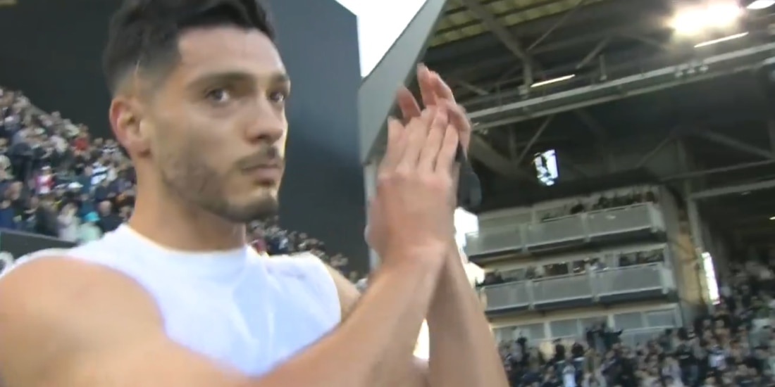 Raúl Jiménez llora tras dedicarle un gol a su papá