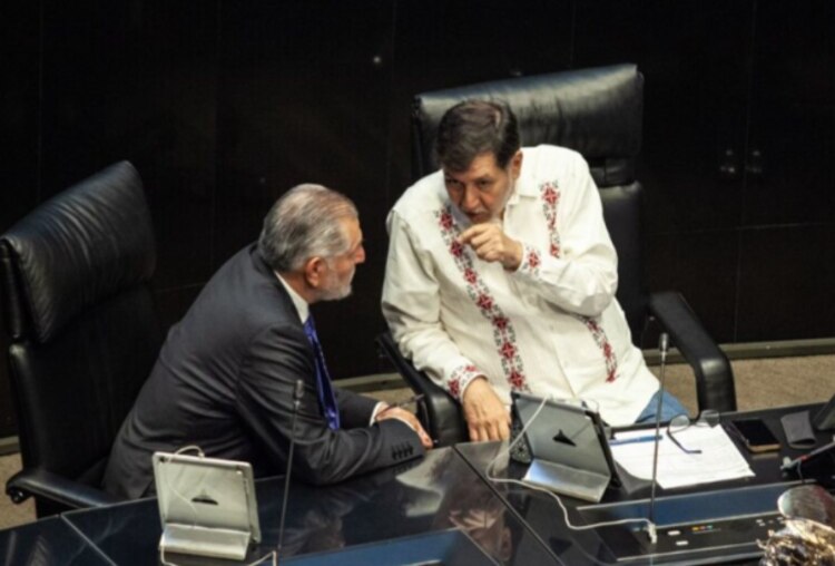 Adán Augusto López (izq.)y Gerardo Fernández (der.), ayer, en la Cámara alta.