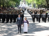 Clara Brugada, Jefa de Gobierno, y Pablo Vázquez Camacho, titular de la SSC, en la graduación de cadetes de la Universidad de la Policía.