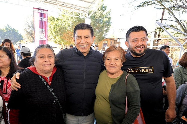 Gobernador se reunió con representantes de los comités de Vecinas y Vecinos por la Paz.