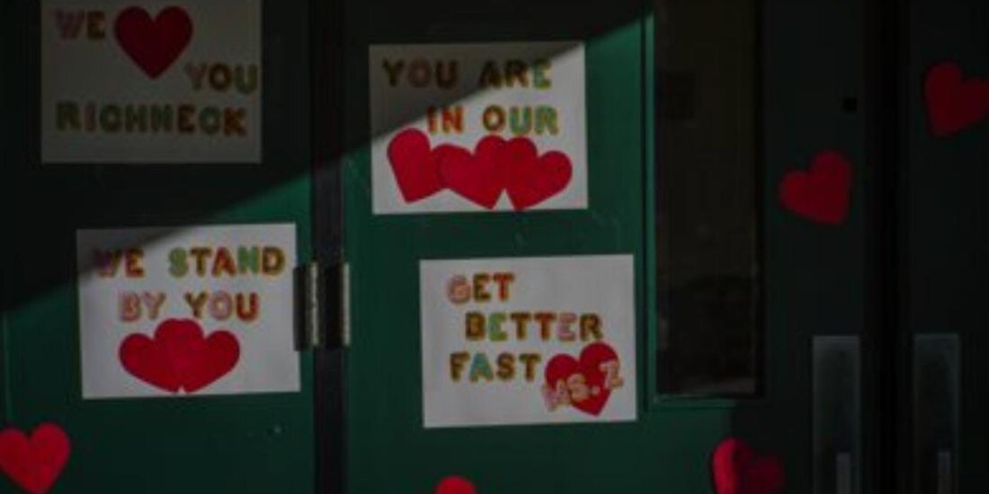 Maestra que fue baleada pone demanda por 6 mdd.