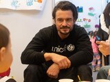 Orlando Bloom, en calidad de embajador de Unicef, visitó a niños ucranianos.