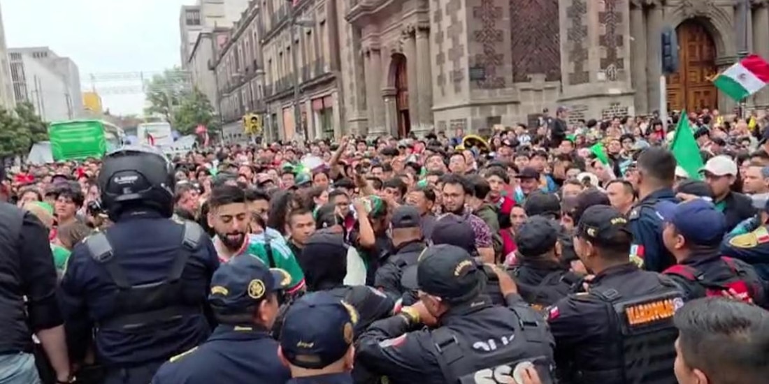 Aficionados dan portazo en el Fan Fest del Zócalo de la Ciudad de México.
