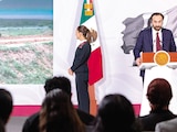 La presidenta Claudia Sheinbaum y el director de la ATTRAPI, Andrés Lajous, ayer.