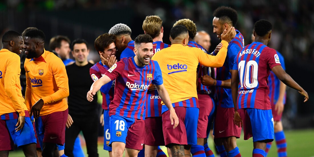 Jordi Alba celebra el gol con el que el Barcelona venció en la agonía al Betis en el Benito Villamarín.