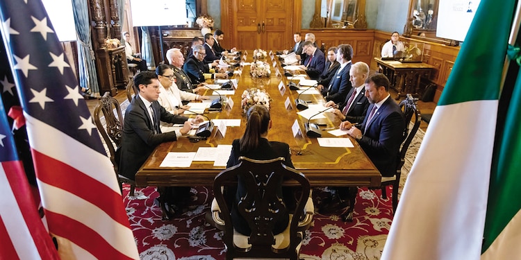 Reunión de trabajo entre los gobiernos de México y EU, ayer.