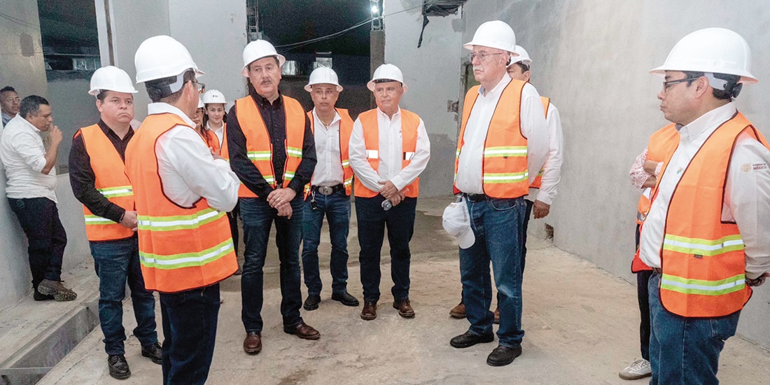 Julio Berdegué, ayer al encabezar el recorrido a la planta en Chiapas.