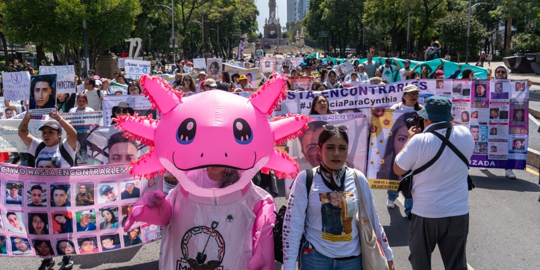 Movilización del contingente que partió del Ángel de la Independencia, ayer.