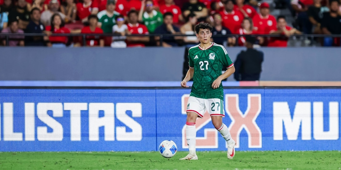 Richard Ledezma conduce el balón en el amistoso en el que México venció 1-0 a Panamá.