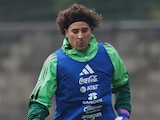 Guillermo Ochoa en un entrenamiento con la Selección Mexicana