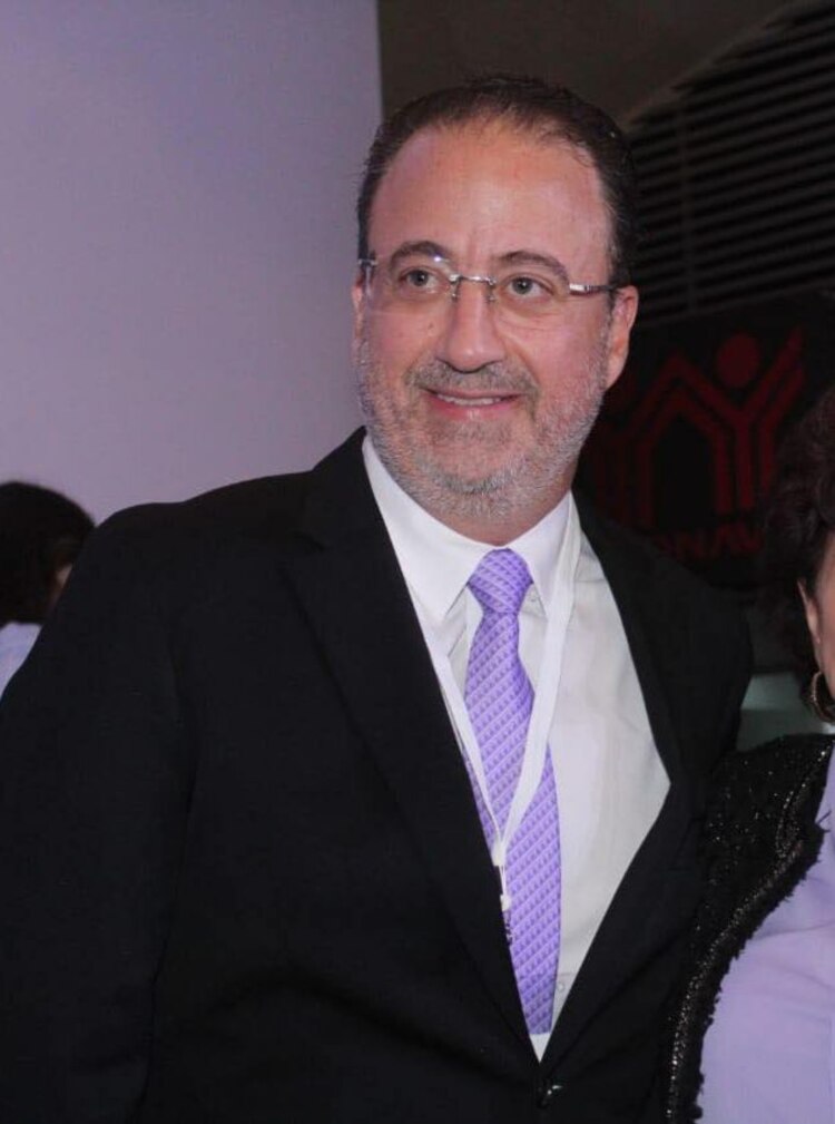 “Nos aseguramos de que no entren productos falsificados, ilegales o peligrosos”, explica José Ignacio Zaragoza Ambrosi, agente aduanal con larga trayectoria en el sector.