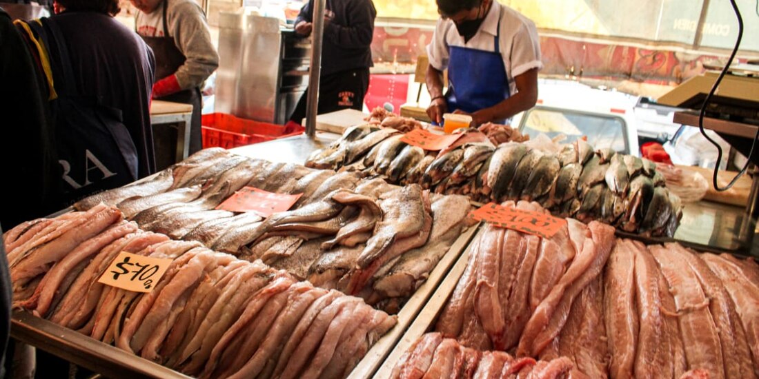 Locatarios reportan una breve reducción en sus ventas durante la Cuaresma, a pesar de que actualmente el semáforo epidemiológico por COVID-19 se mantiene en color naranja.