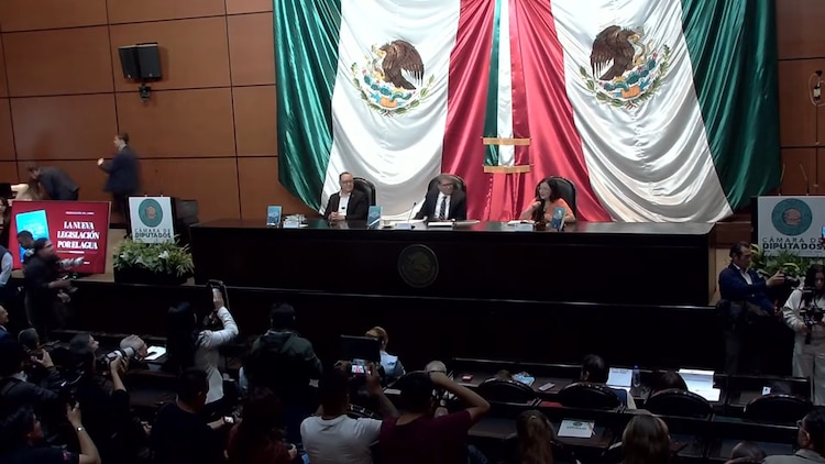 Durante la presentación del libro, legisladores y especialistas debatieron los alcances de la nueva legislación hídrica y los retos de la gestión del agua en México.