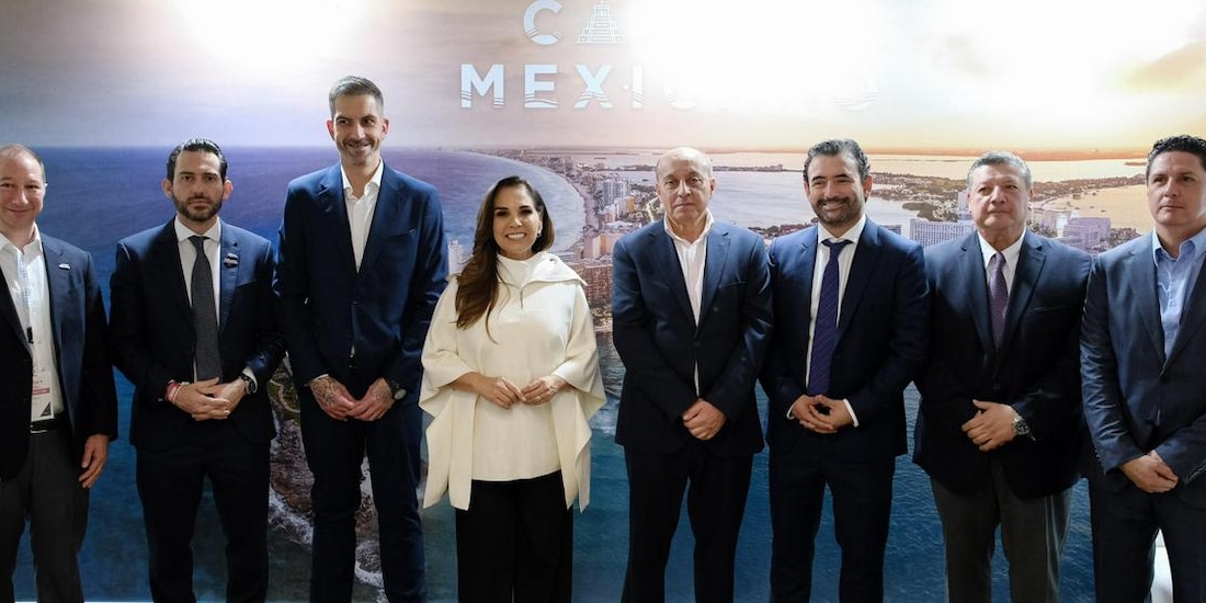 Al centro de la imagen, la Gobernadora de Quintana Roo.