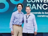 Justin Trudeau (izq.), exprimer ministro, y Emilio Romano, presidente de la ABM.