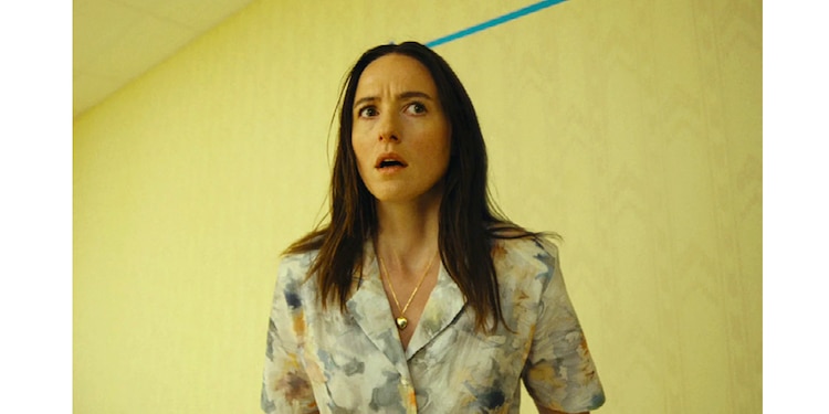 RENATE REINSVE en The Backrooms.