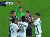 Stiven Mendoza pierde la cabeza en el partido entre Monterrey vs León Foto: @TUDNMEX / X