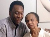Pelé y su madre Celeste Arantes.