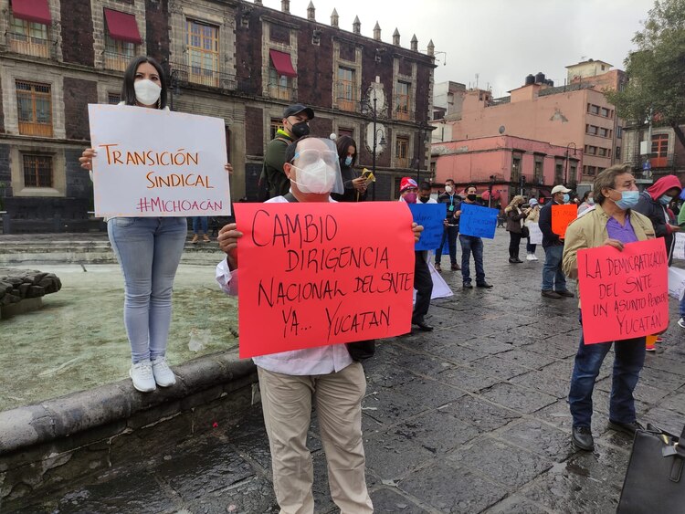 Estos son algunos de los carteles que sostenían los manifestantes