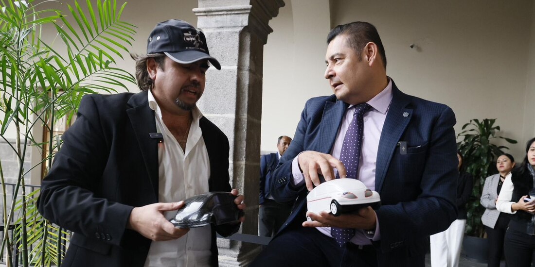 Alejandro Armenta anuncia fábrica de bicicletas y autos eléctricos en Puebla para fomentar la movilidad sustentable.