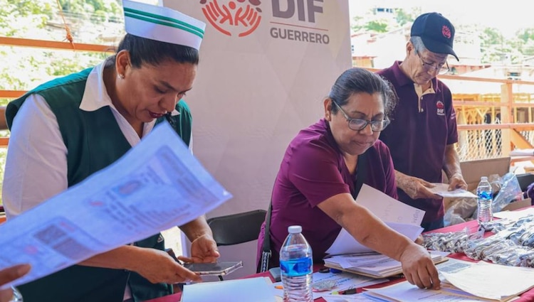 Brigadas institucionales acompañaron la gira de trabajo para acercar servicios gratuitos de registro civil y atención médica especializada a los habitantes.