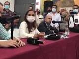 La alcaldesa Mara Lezama se reúne con periodistas en el Palacio Municipal.