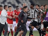 Futbolistas del Botafogo se fueron encima del DT del Cienciano tras quedar eliminados de la Copa Sudamericana.
