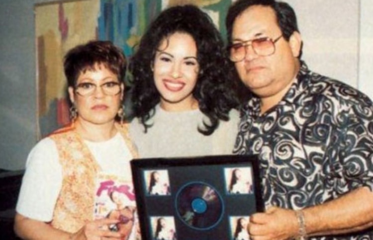 Marcella, Selena y Abraham Quintanilla