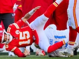 Patrick Mahomes se lesionó en la derrota de Chiefs ante Chargers, que dejó a Kansas City fuera de playoffs por primera vez en 11 años.