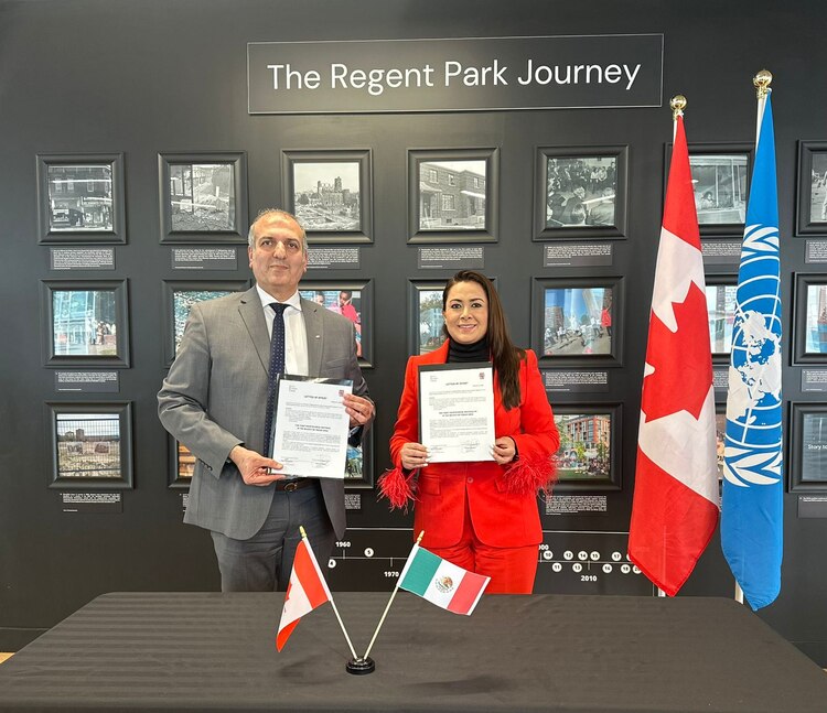 Tere Jiménez y Reza Pourvaziry firmaron un convenio de colaboración.