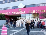 El pasado 25 de diciembre la asociación "Que Siga la Democracia" entregó tres millones más de firmas para la revocación de mandato del presidente Andrés Manuel López Obrador.