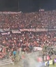 Aficionados de Independiente Medellín invaden la cancha tras la derrota de su equipo.