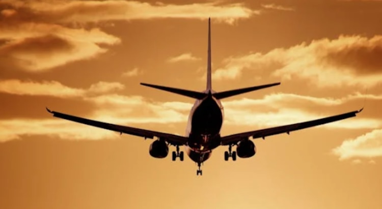 Un avión en la imagen ilustrativa