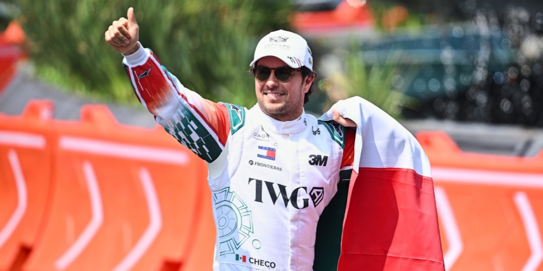 Checo Pérez durante el Show Run en Paseo de la Reforma.