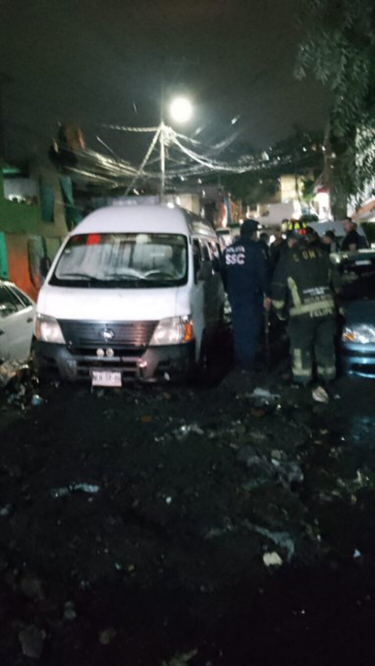 se registró el arrastre de material como tabiques, rocas y lodo en Colina, colonia Ampliación las Águilas.