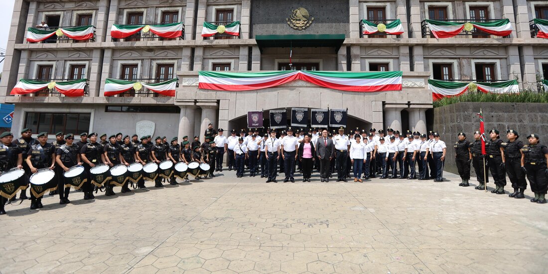 Más de 5 mil personas participan en el tradicional desfile de Cuajimalpa por el Aniversario de la Independencia.