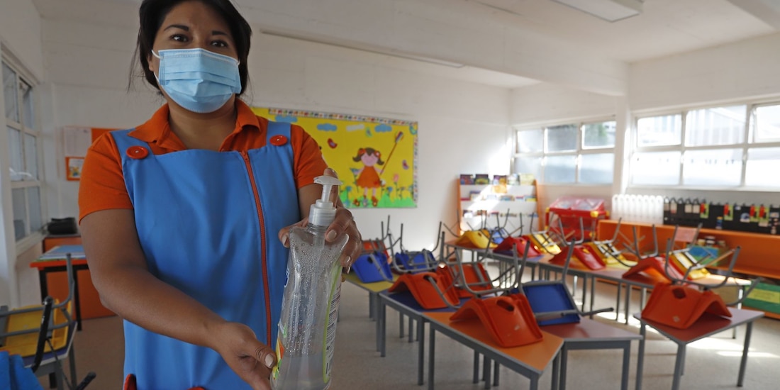 Ordenan uso obligatorio de cubrebocas en las escuelas de Jalisco