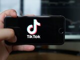 Aumentan tics nerviosos en jóvenes e investigan relación posible con influencers de TikTok