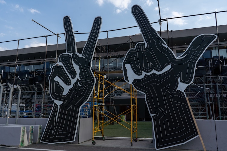 Así instalan escenarios del Vive Latino 2026, que tendrán alta tecnología.