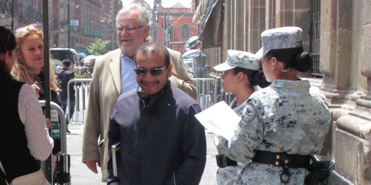 El abogado Vidulfo Rosales dijo que las exigencias son con el gobierno actual, por lo cual no puede haber una responsabilidad de Sheinbaum.