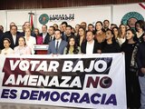 Diputados federales y el dirigente nacional del PAN, ayer, en conferencia de prensa en San Lázaro.