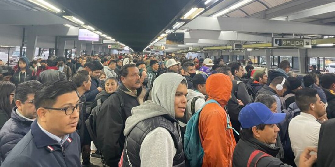 Reportan saturación en Línea 3 del Metro CDMX.