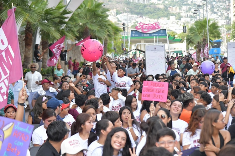Jóvenes de diversos sectores de Guerrero expusieron sus inquietudes y proyectos en el encuentro con Beatriz Mojica.