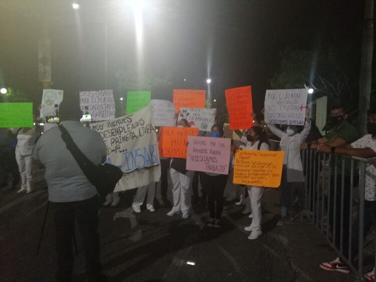 Integrante de la CNTE esperaban a AMLO en Tuxtla Gutiérrez.