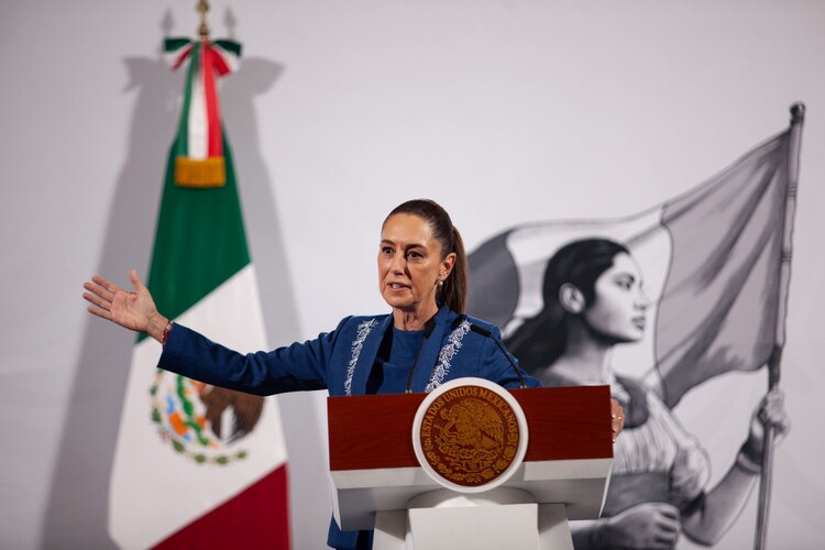 Claudia Sheinbaum Pardo, presidenta de México durante conferencia.