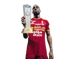 EL ATACANTE con su trofeo al mejor jugador, ayer